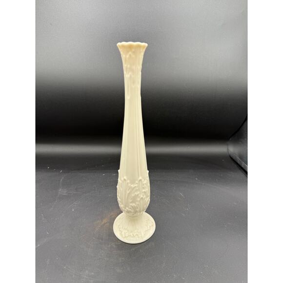Lenox Classic Ivory Florentine Porcelain Bud Vase with Acanthus Leaf Embossed - Picture 1 of 6